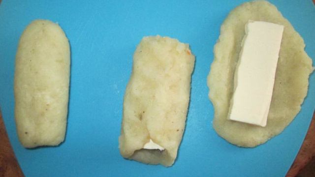 Картофельные палочки с плавленым сыром.