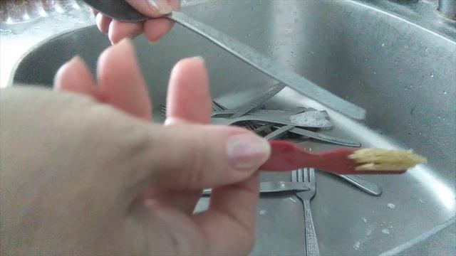 Хотите отчистить ложки и вилки без труда Смотрите и повторяйте!