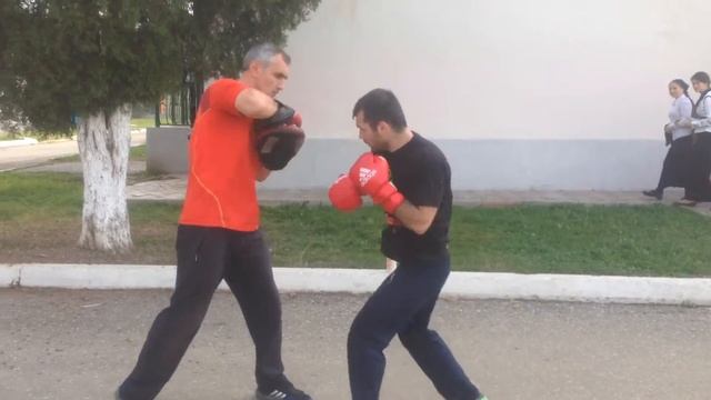 Арби Джамбеков#кикбоксинг#kickboxing#padwork#работа на лапах с ЗМС Зурабом Фарояном