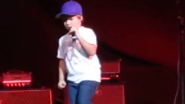 NKOTBSB Tour in Oslo 14/5 ´12 - Baylee singing for us