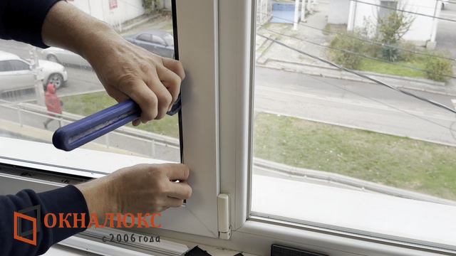 Замена стеклопакета на металлопастиковом окне в офисе компании Окналюкс Севастополь
