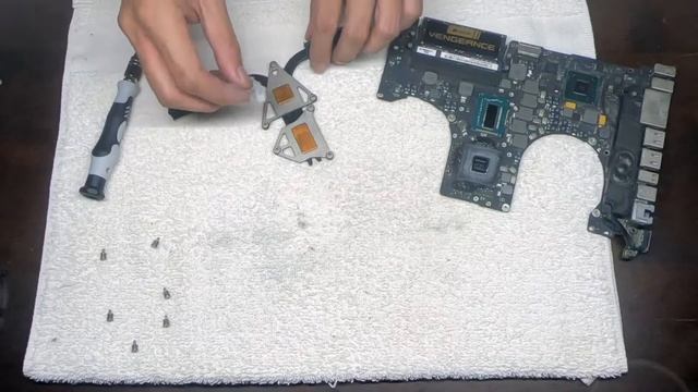 15" Macbook Pro Unibody Mid 2012 Re apply Thermal Paste