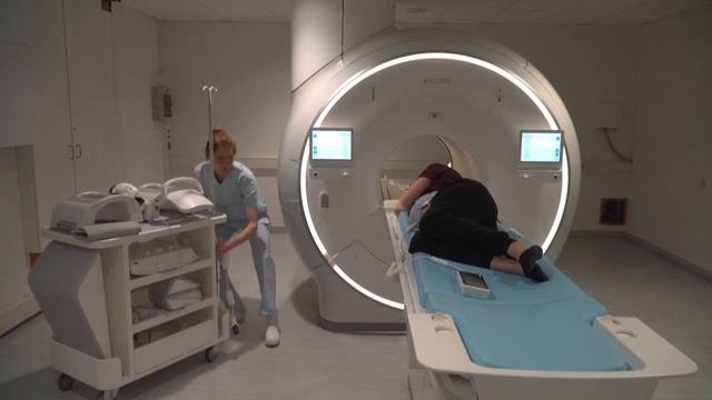 smart-sync positioning for fetal cardiac MR examination