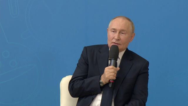 «Просто покрасоваться!»: Владимир Путин выразил беспокойство из-за популярности вейпов