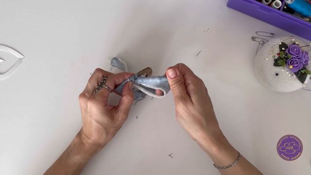 Брошь из старых джинс. Очень простой вариант.