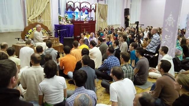 Киртан перед лекцией А. Хакимова