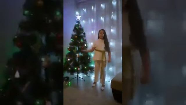 Новогодняя звезда. Галиуллина Адина 9 лет г. Казань