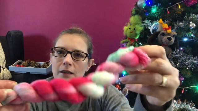 Vlogmas Day 9 #knitting #vlogmas #vlogmas2022 #knittingpodcasts #grinch
