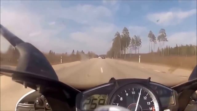 Мотоцикл на скорости 300 не догнал мерс Motorcycle at 300 caught up with Mercedes