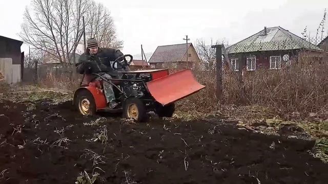 Сделал плуг на минитрактор