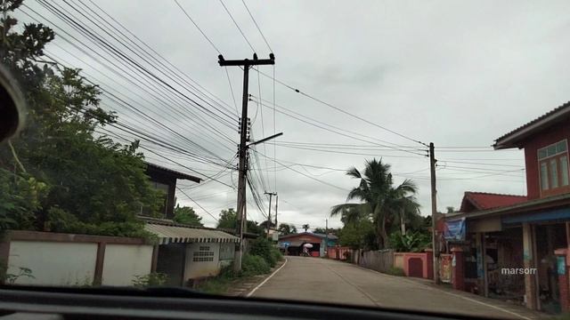 просто деревни, улицы, дома, дороги. кривыми переулками. по дорогам таиланда