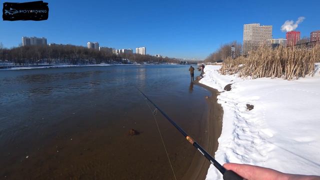 Стритфишинг рыбалка на Москве реке в черте города