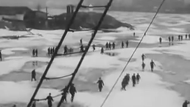 Icebreakers arrive in 1920s Helsinki - health and safety be damned
