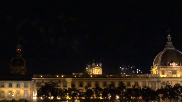 День взятия бастилии - Салют