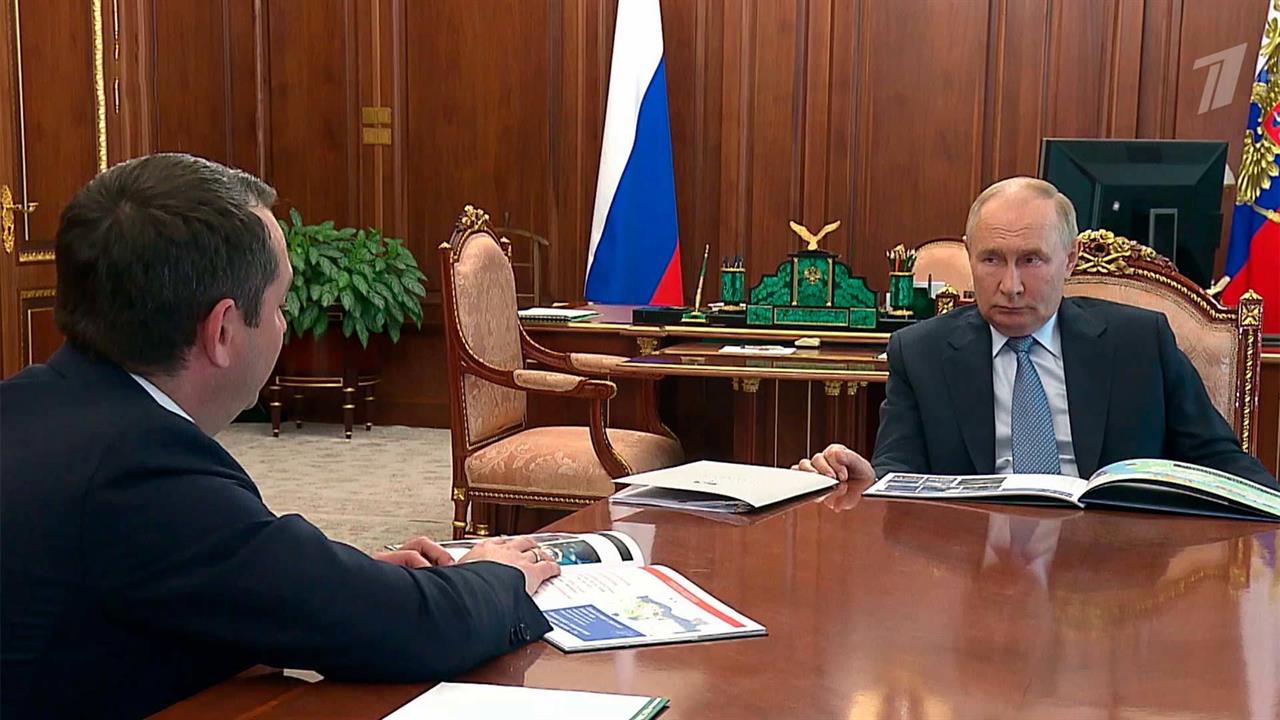Ключевые проекты, важные для всей страны, Владимир Путин обсудил с губернатором Мурманской области