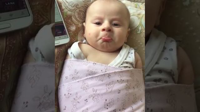 Ребенок плачет от чтение Корана