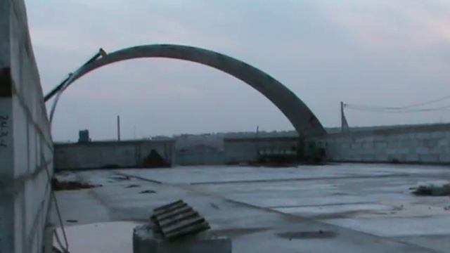 Бескаркасный ангар немного кривоват