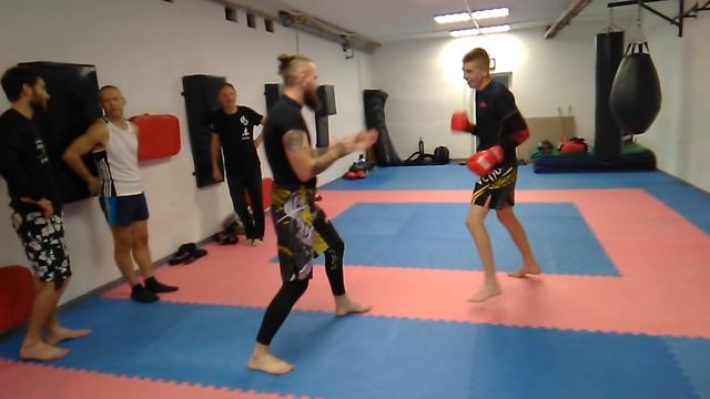 Что - Вин Чун против бокса не работает?...  Wing Chun vs Box