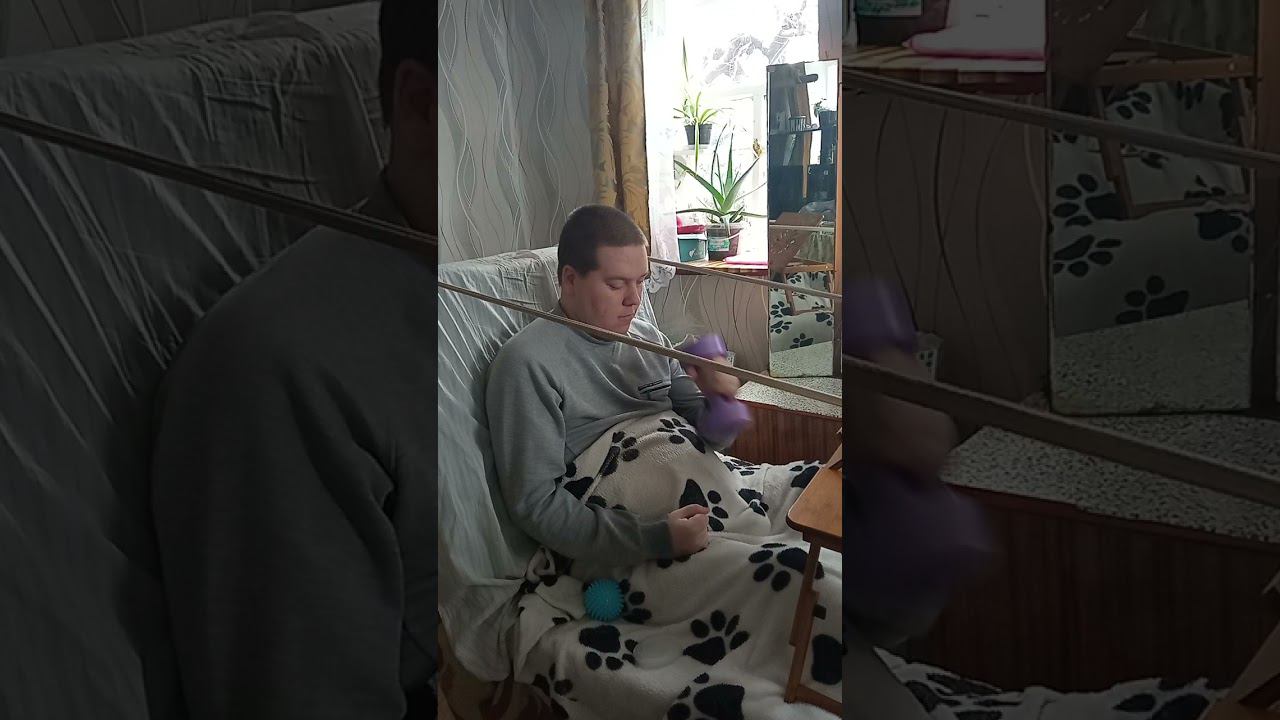 Занятия гантелей