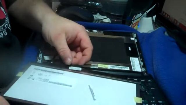 Laptop Screen Replacement / How to Change Acer Aspire One D255E Screen www.screencountry.com