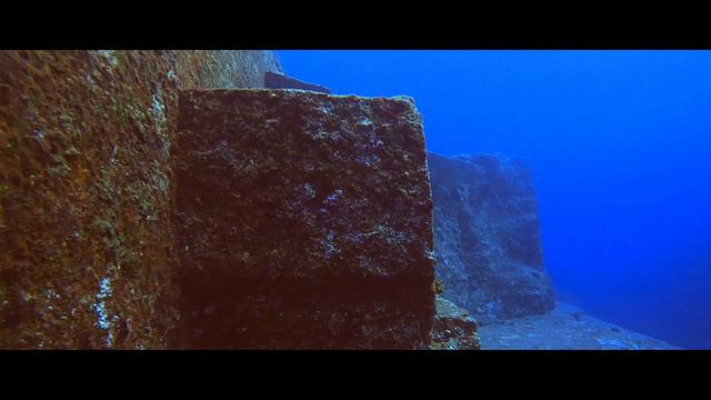 Diving Yonaguni Monument (4K)