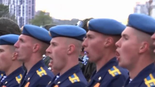 9 мая 2014 год Рязань, курсанты РГВВДКУ после парада Победы на Красной площади.