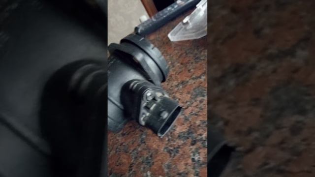 Лада приора открутить датчик ДМРВ без спецключа и плоскогубцев