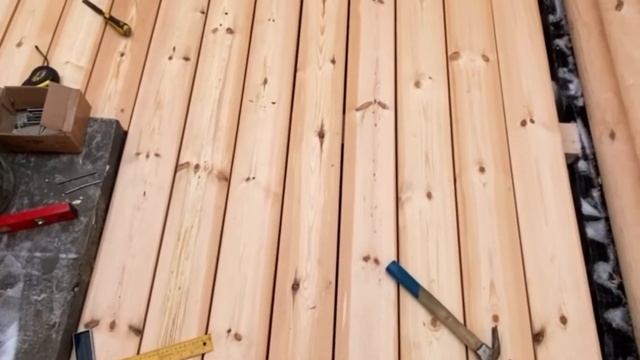 Делаю в Бане пол из сосны.
