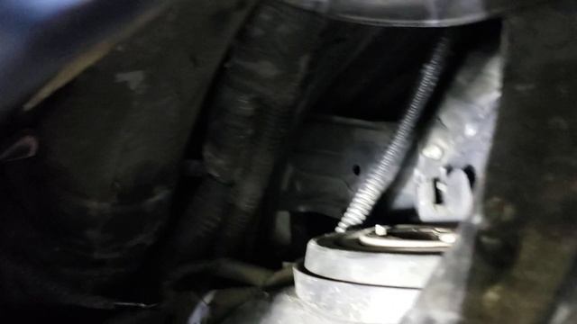 Replacing a drivers side honda civic 2007 headlight bulb