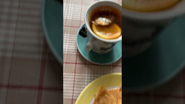 На завтрак-блинчики с варёной сгущенкой😋#завтрак #блоггер  #рекомендации #лайфстайлблог #едимвкусно