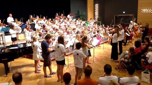 Mojse Slovakian Folk Tune 75 kids Suzuki Violin Festival 2013 Mürzzuschlag