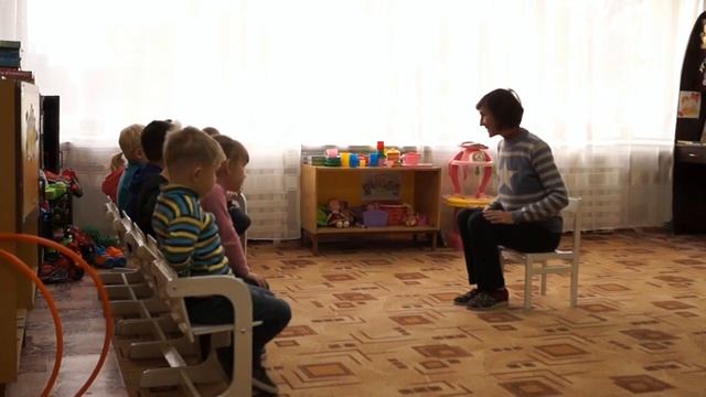 Утренняя общая  беседа  с детьми старшей группы на тему "Семья"
