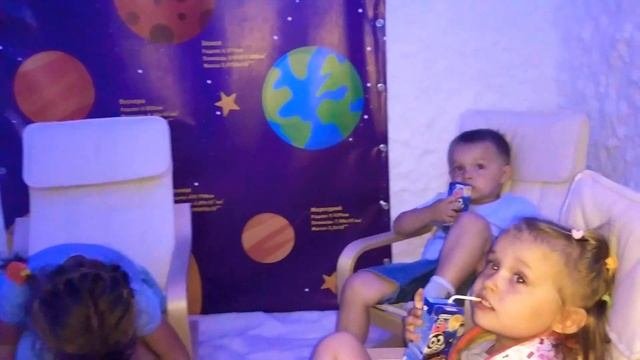 Как Дети смотрят мультики Му Му Му Буренка Даша