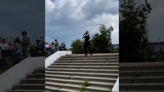 Концерт под окнами поликлиники устроили в Улан-Удэ