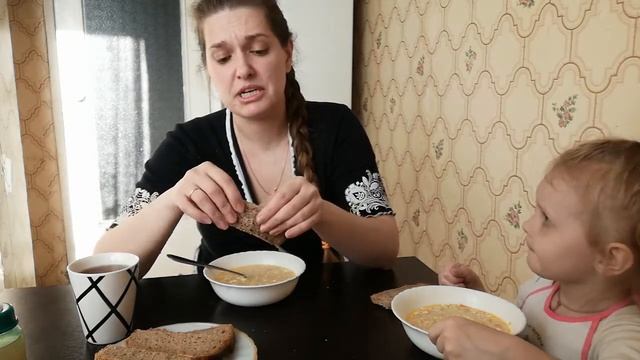 Мукбанг: Кушаем вкусный гороховый суп//Разговоры за обедом