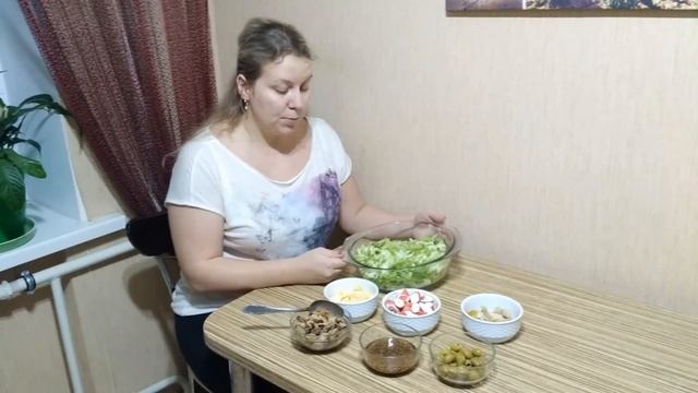 Салат с мидиями и пекинской капустой!Сочный и легкий!