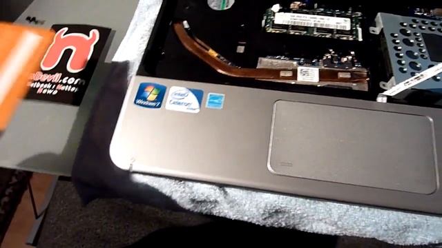 Dell Inspiron 11z Netbook Aufgeschraubt (De)
