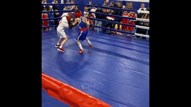 Первая победа Мирона  7 лет?бокс