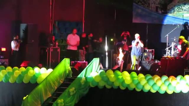 Бумбокс - Звезды не ездят в метро. 26.05.2013. День города Александрии. КСК Ника.