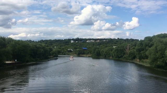 Река Свияга и прогулочный катер