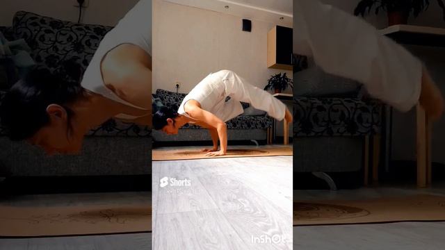 Нижний баланс на руках под музыку @zensoundchannel#йога#йогадома#практика#yoga#asana