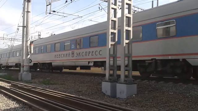 Поезд №748 Москва - Санкт-Петербург "Невский экспресс" следует по перегону Ховрино-Химки.29.07.14