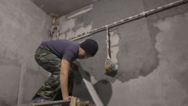 Как я штукатурю между трубами!