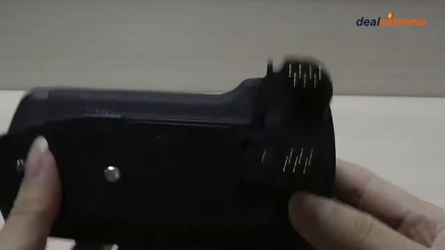 Canon BG-E7 Replacement Battery Grip w/ IR Remote Controller for Canon EOS 7D-DX
