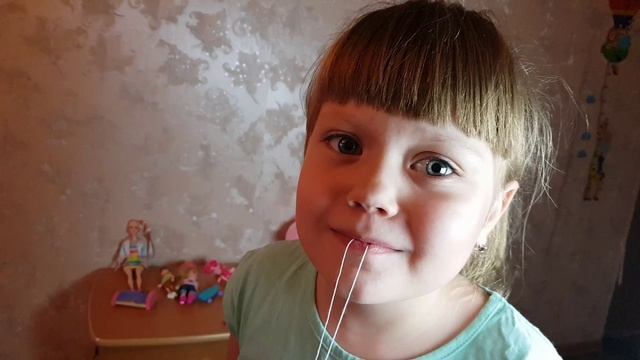 Вырываем зуб Кристине 6 лет