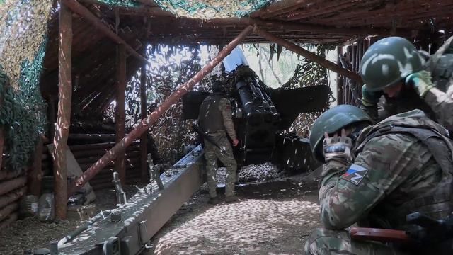 Артиллеристы ВДВ уничтожили буксируемую гаубицу ВСУ М-777 и полевой склад боеприпасов ВСУ