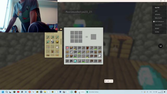 Играй в майнкрафт с аришей в roblox.