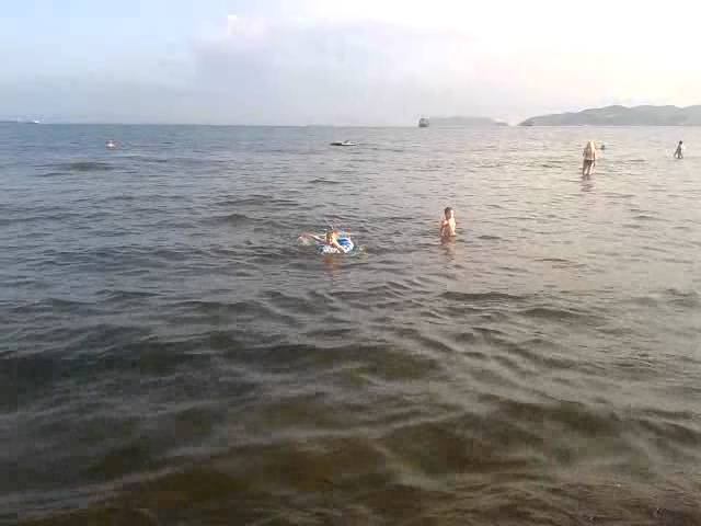 Максим на море