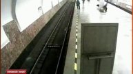 Судьбу ребенка, упавшего на рельсы метро, решат органы опеки