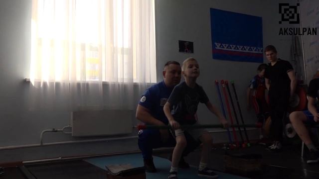 Это надо видеть! Юные штангисты выступают впервые!